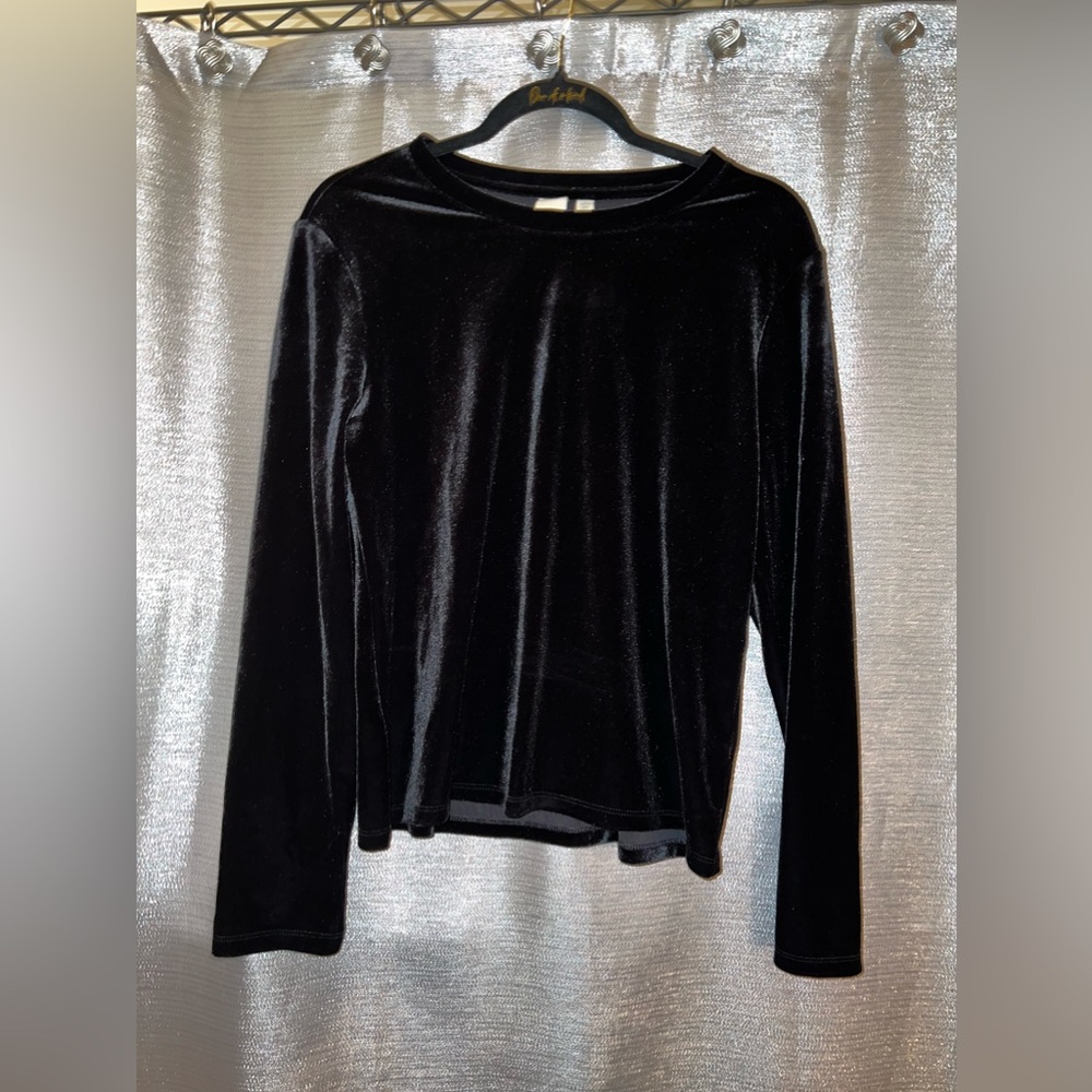 Gap velvet long sleeve top (black, NWT)